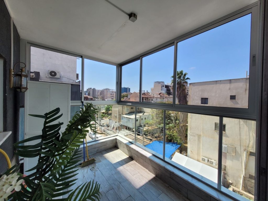 81b31fd3 a1e3 4700 8b42 c84e624873c1