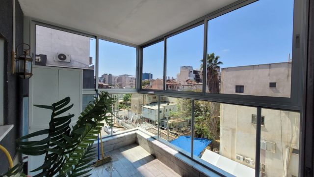 81b31fd3 a1e3 4700 8b42 c84e624873c1