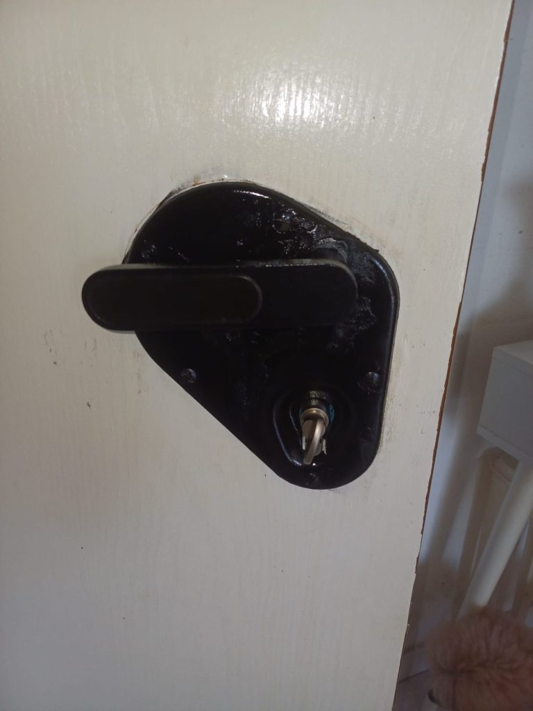 B859d9ce 9e18 42f0 afc6 7b7f319b2320